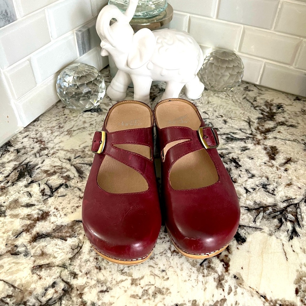 Dansko Red burgundy Women shoes leather size 36 or 5.5-6 US